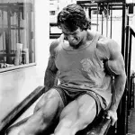 So hat es Arnold Schwarzenegger geschafft, seinen einzigen Schwachpunkt zu verbessern: seine Beine!