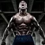 DER Tipp, wie du im Fitnessstudio mehr Gewichte heben kannst und deine Performance steigerst: Fluchen!