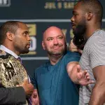 Jon Jones und Daniel Cormier werden hinter den Kulissen einer Pressekonferenz handgreiflich