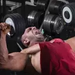 Der neuste Tipp, wie man im Fitnessstudio mehr Power hat: Bei den Übungen schreien!
