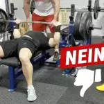 Hier der Grund, warum du niemals zu viel Gewicht beim Bankdrücken nehmen solltest!