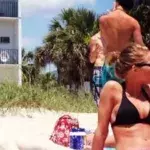 Warum geht dieses Foto von einer Frau im Bikini in den sozialen Netzwerken um?