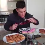 Rob Lipsett, ein irischer Fitness-Blogger, stellt sich eine Wahnsinns-Herausforderung: 20.000 Kalorien an einem Tag essen