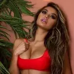 Model passiert Bikiniunfall mitten auf dem Laufsteg: Ihre Reaktion ist spitze!