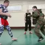 Die russischen Spezialkräfte Spetsnaz messen sich mit einem riesigen MMA-Kämpfer