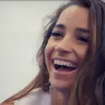 Die Olympia-Siegerin Aly Raisman feiert ihre Muskeln auf eine sehr aufregende Art