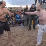 Ein Aikido-Spezialist nimmt an einem MMA-Kampf teil