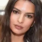Emily Ratajkowski: Auf ihrem neuesten Bild trägt sie nur...Schmuck!
