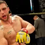 Der MMA-Kämpfer John Phillips trägt den Spitznamen „The White Mike Tyson“