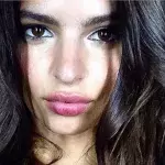 Emily Ratajkowski will Meer-Foto zeigen, doch alle sehen woanders hin