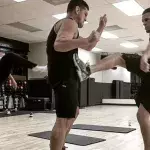Jean-Claude Van Damme trainiert die Diaz-Brüder