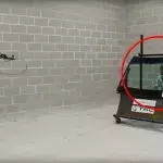 Sie testen die Leistungsfähigkeit ihres Panzerglases mit einer AK-47