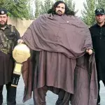 Der pakistanische Herkules: Er zieht nicht nur Traktoren, sondern hat noch ein viel größeres Ziel!
