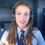 Mit ihren besonderen Fotos geht die schönste Pilotin der Welt viral