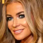 Carmen Electra enthüllt ihre Oberweite und die Fans reagieren sofort