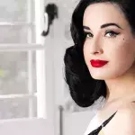 Dita Von Teese trickst mit komplett durchsichtigem Kleid Instagram-Regeln aus!