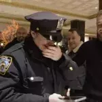 Eine Polizistin trifft Conor McGregor und ist zu Tränen gerührt