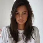 Emily Ratajkowski: Ihr neues T-Shirt ist nicht nur bauchfrei