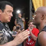 So sieht es aus wenn Steven Seagal gegen einen UFC-Kämpfer antritt