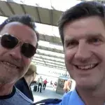Arnold Schwarzenegger in Deutschland verhaftet! kann sich aber mit einem Selfie retten!