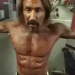 Dieser Sportler hat einen Wahnsinns-Körper. Wenn ihr erfahrt, wie alt er ist, werdet ihr überrascht sein!