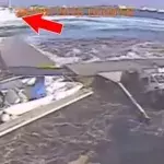 Ein riesiges Kreuzfahrtschiff verwüstet einen kleinen Yachthafen in Italien