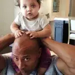 The Rock erteilt seiner Tochter eine Lektion fürs Leben, die in als Antwort darauf anpinkelt!