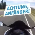 Er stürzt mit seinem Motorrad wegen eines blöden Anfängerfehlers