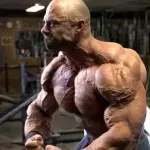 Bei diesem Bodybuilder sieht man die Anstrengung an jeder einzelnen Vene!