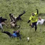 Dürfen wir vorstellen? Cheese Rolling, der dümmste Sport der Welt