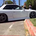 Tuning: Er hätte niemals mit seinem Auto über diesen Bordstein fahren sollen!