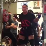 Halten die Beine dieses Powerlifters einen Squat mit 375 Kilo aus?