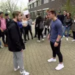 Seine Mitschüler wollen ihn einschüchtern, doch er kann Jiu-Jitsu!