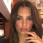Emily Ratajkowski: Extrem tief ausgeschnittenes Dekolleté bringt alle ins Schwitzen