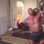 Hafthor Björnsson, der Berg aus Game of Thrones, hebt eine 128 Kilo schwere Hantel