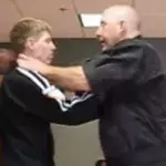 Kyusho-Jitsu: Dieser Trainer schlägt seinen Schüler in nur einer Sekunde K. o.
