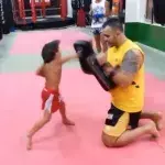 Thaiboxen: 5-Jähriger hat eine unglaubliche Schlagkraft