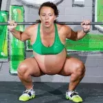 Meghan Leatherman stemmt hochschwanger Gewichte