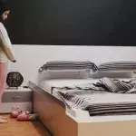 Wie praktisch ist das denn? Dieses Bett macht sich von allein!