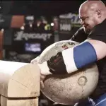 Brian Shaw bricht den Weltrekord im Atlas-Stones-Heben mit einem Gewicht von 252 Kilo
