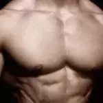 Brustmuskeltraining: Die perfekten Liegestütze auf 3 Stühlen für eine absolute Körperbeherrschung