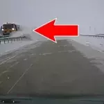 Entdecken Sie, wie man in Kasachstan eine Straße vom Schnee befreit
