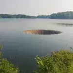 Dieser Stausee hat einen spektakulären Stöpsel