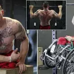 CrossFit-Trainer im Rollstuhl auf hohem Niveau