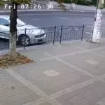 Glück im Unglück: Er entkommt nur knapp einem Zusammenprall mit einem Auto