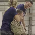 UFC: Paige Vanzant würgt einen Marinesoldaten, bis er in Ohnmacht fällt