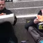 Er zeigt die Großzügigkeit eines Obdachlosen. Der Letztere wird es nicht bereuen!