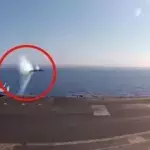 Jagdflugzeug durchbricht die Schallmauer