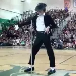 Dieser Gymnasiast macht den Moonwalk von Michael Jackson nach und begeistert das Netz