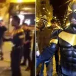 Der MMa Champion Phoenix Jones kämpft gegen einen Passanten